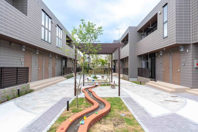 ＢＯＲＩＫＩ磯子ひさきちょう　北棟のロビー