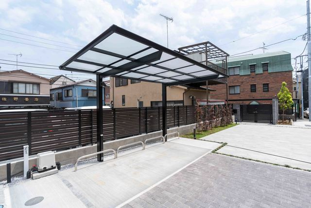 ＢＯＲＩＫＩ磯子ひさきちょう　北棟のエントランス