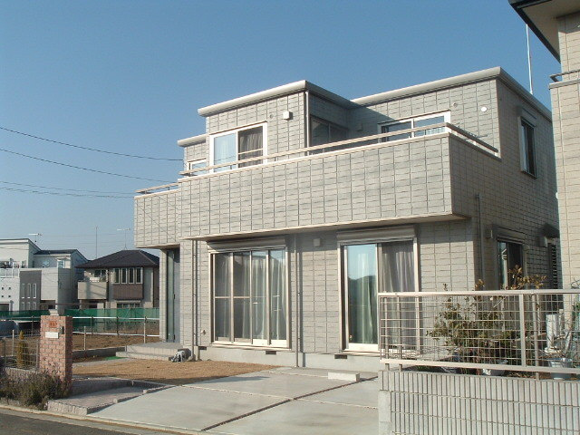 柄沢戸建てのエントランス