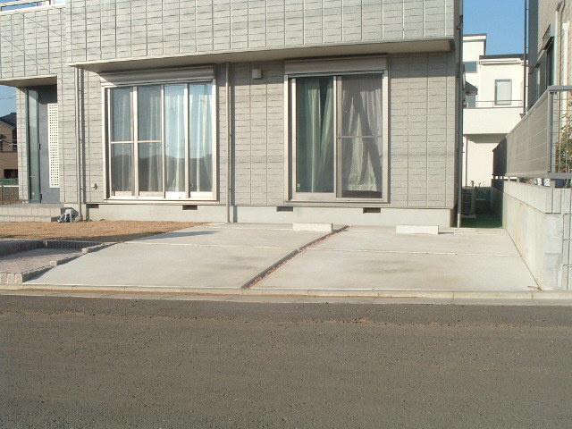 柄沢戸建ての駐車場