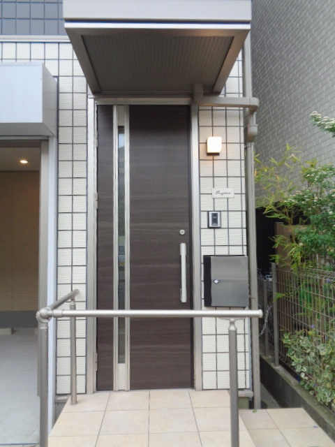 汐入三丁目戸建のエントランス