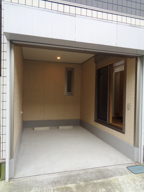 汐入三丁目戸建の駐車場|駐車場１台無料