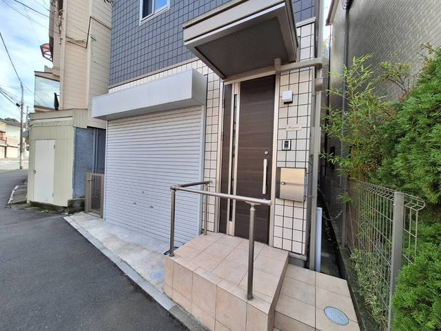 汐入三丁目戸建のエントランス