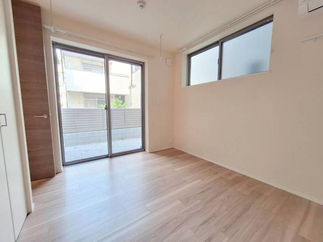 Ｔｈｅ　Ｓｋｙの居間・リビング|２面採光の洋室５．８帖