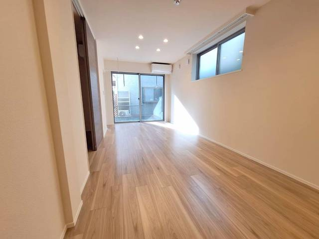 Ｔｈｅ　Ｓｋｙの居間・リビング|解放感のあるリビング１６帖