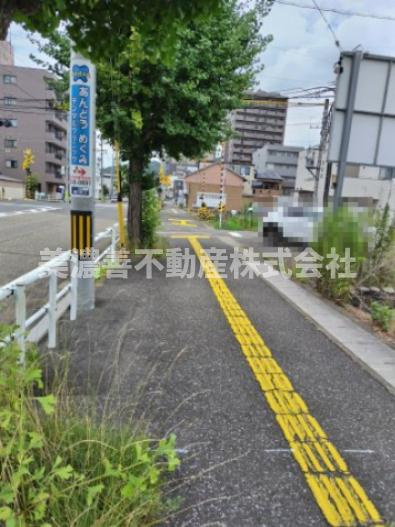 ６４４８５　岐阜市竜田町五丁目土地の前面道路含む現地写真
