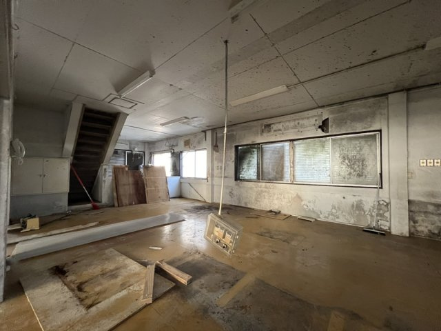 売倉庫　鏡町内田の内装