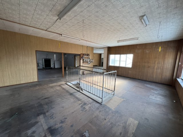 売倉庫　鏡町内田の内装