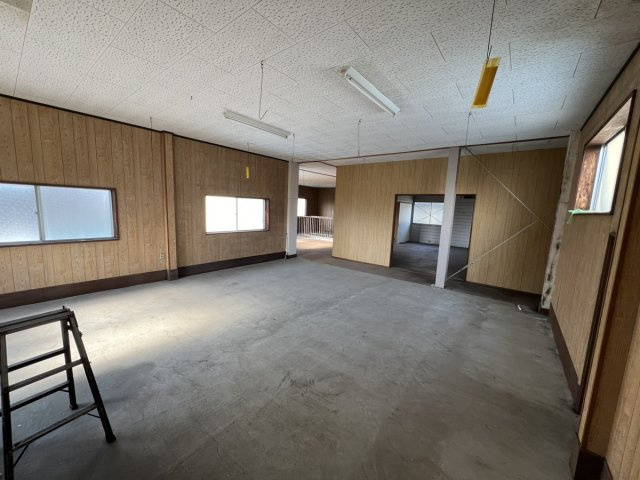 売倉庫　鏡町内田の内装