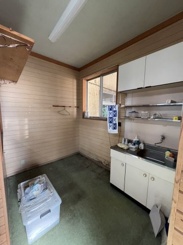 売倉庫　鏡町内田の内装