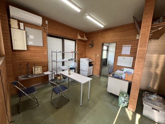 売倉庫　鏡町内田の内装