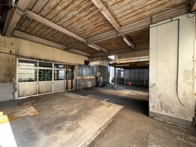 売倉庫　鏡町内田の内装