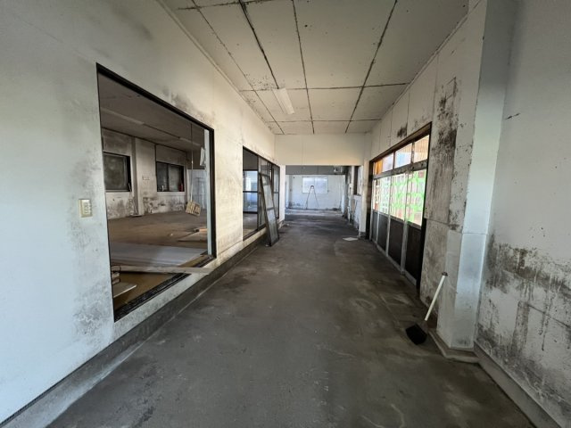売倉庫　鏡町内田の内装