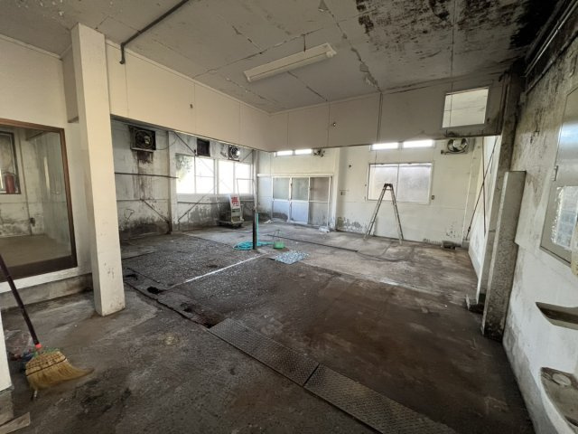 売倉庫　鏡町内田の内装