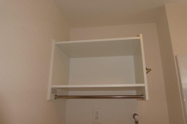 倉敷市真備町川辺のアパートの洗面所|洗濯機置き場上棚