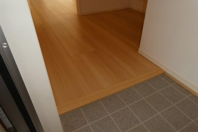 倉敷市真備町川辺のアパートの玄関