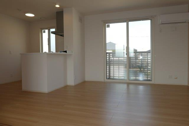 倉敷市真備町川辺のアパートの居間・リビング