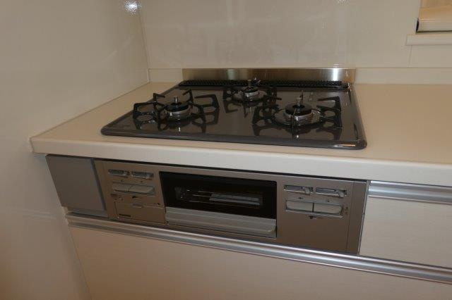 倉敷市真備町川辺のアパートのキッチン|３口ガスコンロ