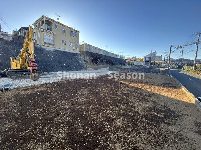 【前面道路含む現地写真】 | 「建築条件なし」なので自由度高く、住宅用地としてマイホーム（二世帯・平屋他）の建築も可能ですよ♪
