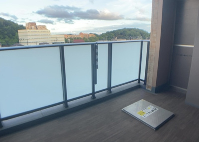 【バルコニー】 | リーフィアレジデンス橋本 | バルコニーは、室外の専用スペースのうち、「屋根がなく開放された空間」であるものを指します。ベランダより広いタイプのものが多く、日当たりもよいため家庭菜園などを楽しみたい人にとって適した環境となります。