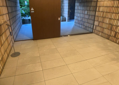 【その他共用部分】 | リーフィアレジデンス橋本 | 共有部分は、住民なら誰もが使える設備のこと。例えば駐車場やエレベーター、インターネット設備、セキュリティ設備などがあります。他にも、マンションの廊下・外部階段やエントランス・ゴミ置き場などがあります。