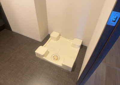 【ランドリースペース】 | リーフィアレジデンス橋本 | ランドリースペースも気になります。洗濯機置場があり「洗う、干す、取り込む、アイロンがけ、たたむ」など、洗濯に関する家事をするための空間です。広さや収納など付帯設備も含めて、詳細は現地でご確認ください。