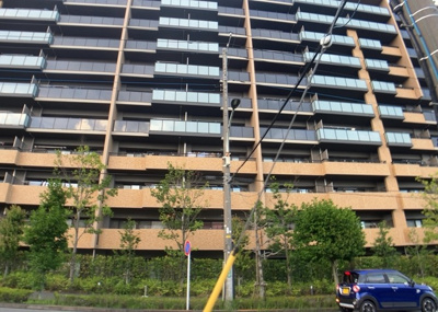 【外観】 | リーフィアレジデンス橋本 | ＲＣ造、Reinforced Concreteは直訳すると補強されたコンクリートです。主に柱や梁・床・壁が鉄筋とコンクリートで構成おり、鉄筋を組んだ型枠にコンクリートを流し込んで固めたものを指します。