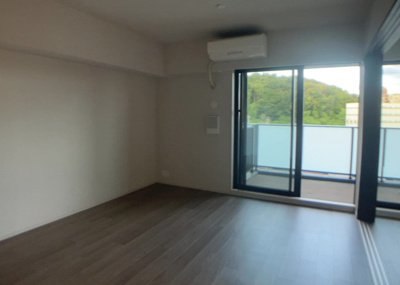 【居間・リビング】 | リーフィアレジデンス橋本 | リビングの間取りの種類は大きくわけてリビングとダイニングが別になっているタイプ、リビングダイニング一体型です。どちらも一長一短ですので、家を選ぶ時はその両面をチェックして決めるようにしましょう。