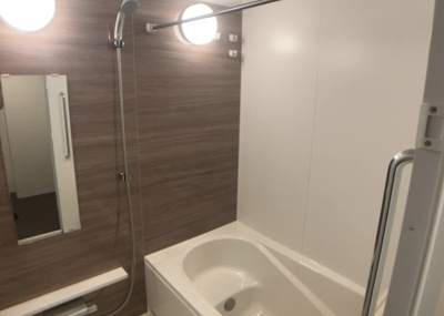 【浴室】 | リーフィアレジデンス橋本 | 入浴時の快適さも大事なことですが、綺麗な状態を維持できなければ気持ちよく入浴できません。毎日の掃除が楽という点は大事なポイントになります！カビが生えにくく掃除がしやすい、壁や浴槽を選ぶといいでしょう。