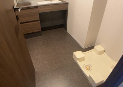 【脱衣所】 | リーフィアレジデンス橋本 | 洗面脱衣所は「体を綺麗に整える場所」という目的と役割を持っています。そして便利で使い勝手のいい「体を綺麗に整える場所」にするためには、配置や動線、照明や収納計画をしっかりと検討しておく必要があります。