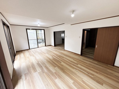 【居間・リビング】 | 大枝西新林町五丁目テラスハウス