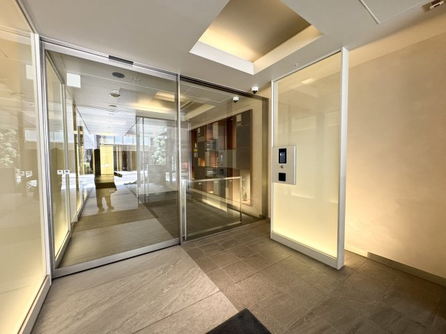 プラウド五反田のエントランス