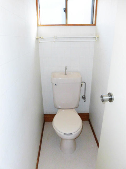 【トイレ】 | 松戸市栗ヶ沢戸建 | ゆったりとした空間のトイレです