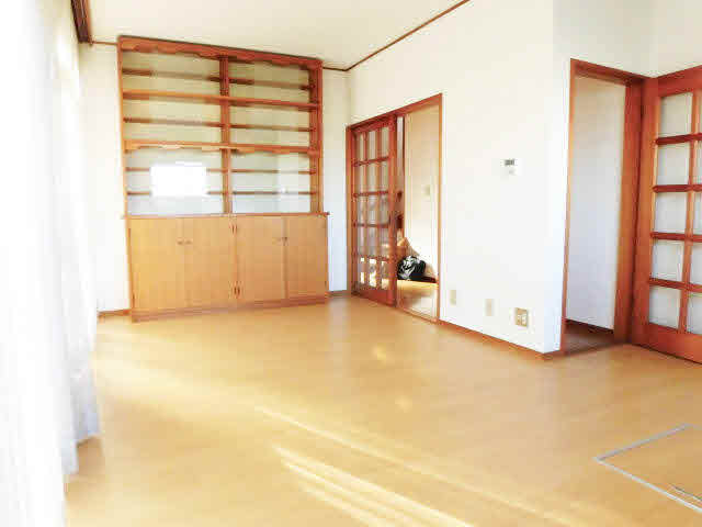 【居間・リビング】 | 松戸市栗ヶ沢戸建 | 使いやすい居間です