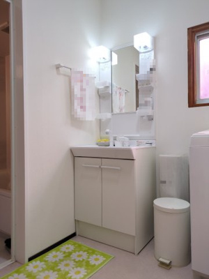 【独立洗面台】 | 大網白里市永田　事務所付中古戸建 | 独立洗面化粧台が付いています