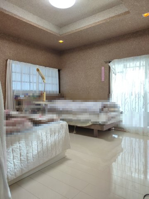 【洋室】 | 大網白里市永田　事務所付中古戸建 | 広々とした洋室です