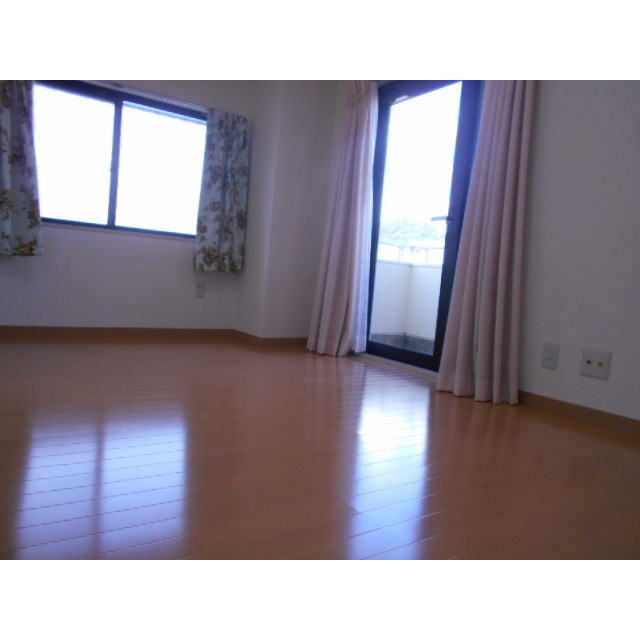 サン・アド・テシガワラの居間・リビング|洋室7.5帖