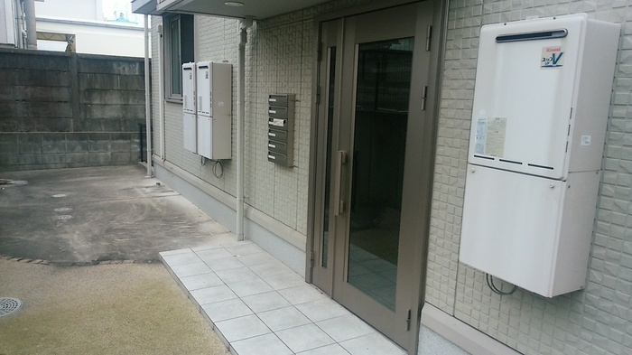 レザン長根Bのエントランス