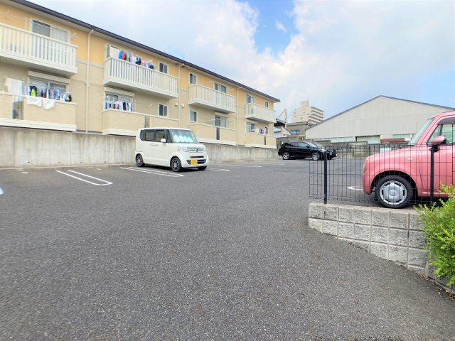 レザン長根Bの駐車場