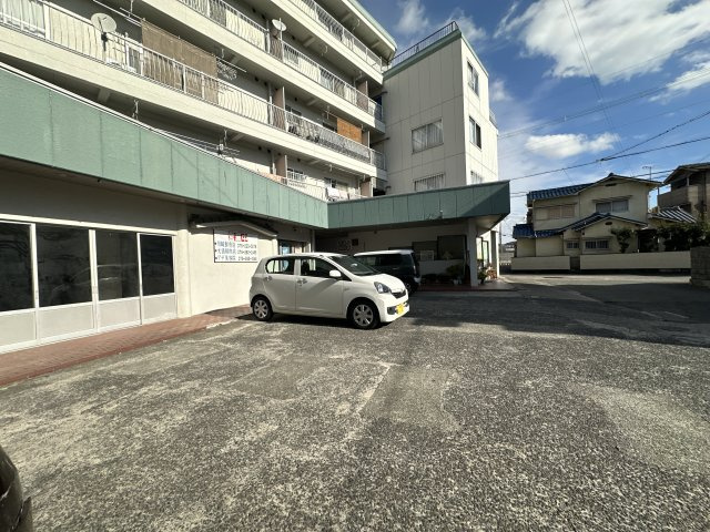 メゾン白鷺の駐車場