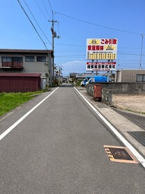 売土地の前面道路含む現地写真