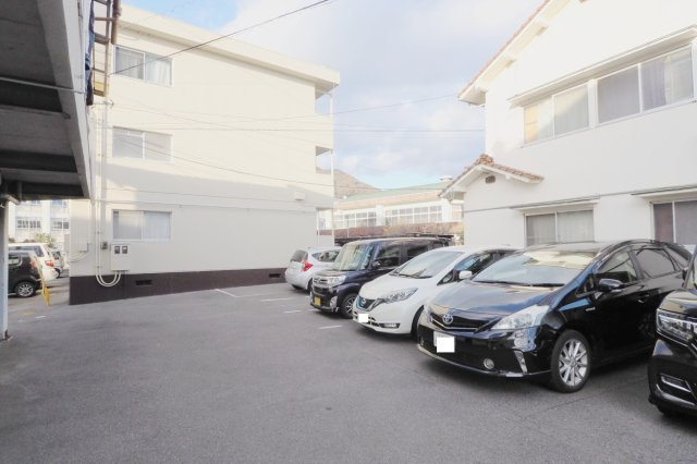 宮脇貸家の駐車場