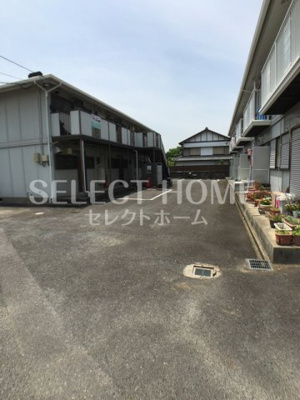 【駐車場】 | シェリール竜美ヶ丘B | 駐車場があるので、車を買う予定の方も安心です