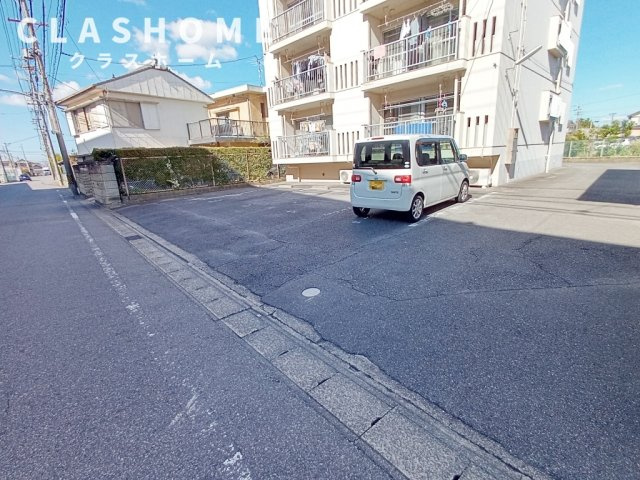 みどりマンション　　 刈谷市近郊の賃貸はクラスホームの駐車場