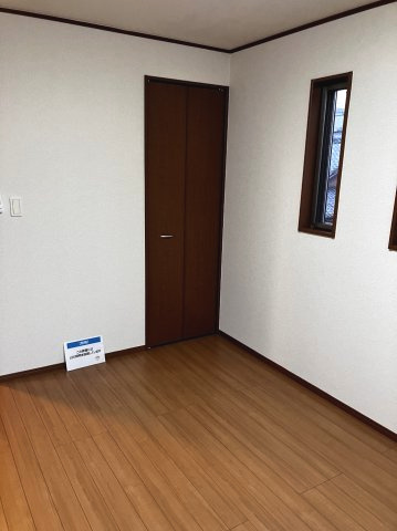 ６４０７２　岐阜市早田東町中古戸建ての洋室