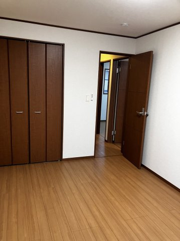 ６４０７２　岐阜市早田東町中古戸建ての洋室