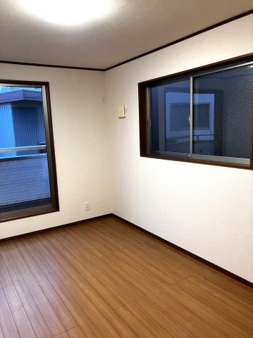 ６４０７２　岐阜市早田東町中古戸建ての洋室