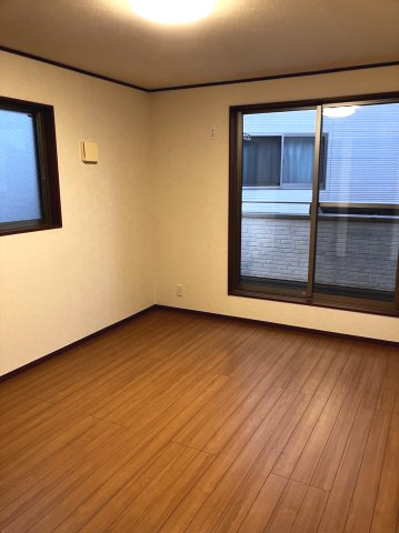 ６４０７２　岐阜市早田東町中古戸建ての洋室