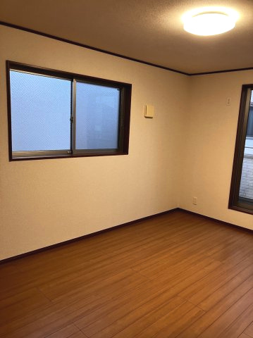 ６４０７２　岐阜市早田東町中古戸建ての洋室