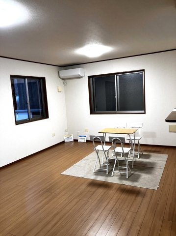 ６４０７２　岐阜市早田東町中古戸建ての居間・リビング